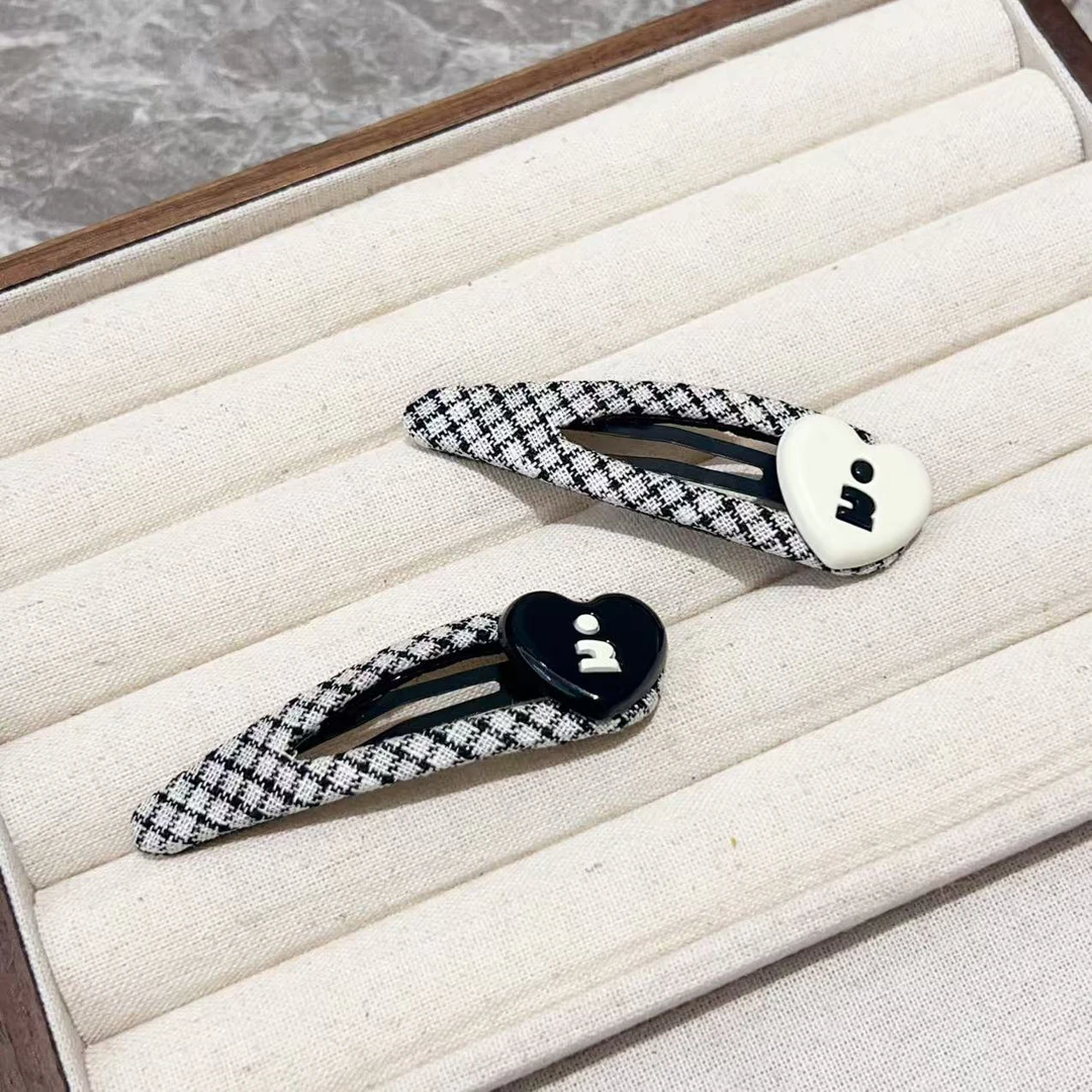 时尚爱心黑白格BB侧边夹J1933
