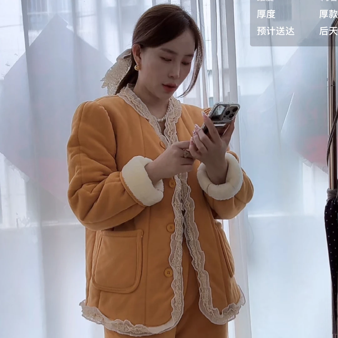 奥丽容橘色花边款泡泡袖套装