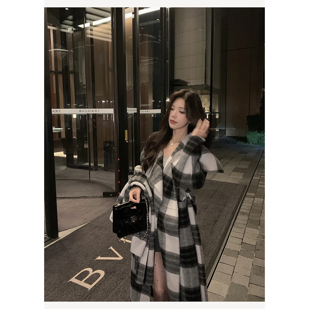 晨晨【邱肉瑶】复古智感大女主！双面呢大衣格纹长款外套