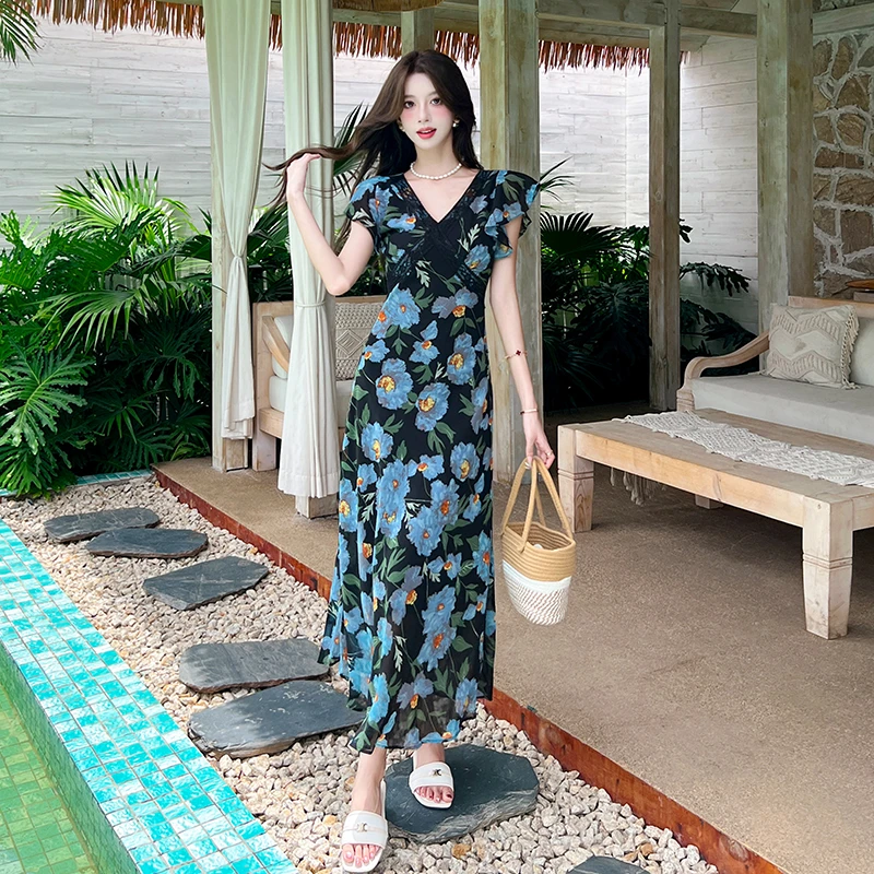 实拍法式度假风碎花V领蕾丝拼接连衣裙新款复古气质收腰显瘦长裙