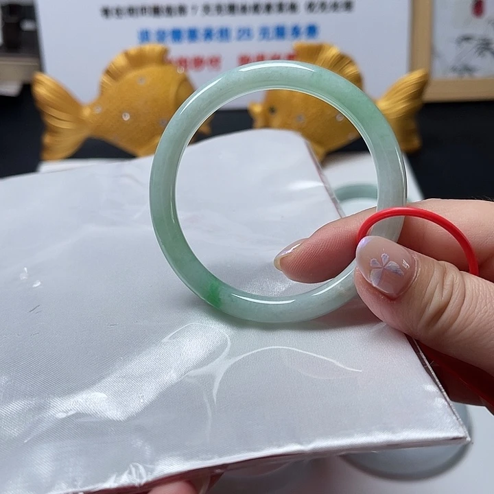未镶嵌手镯翡翠圆条 有点纹