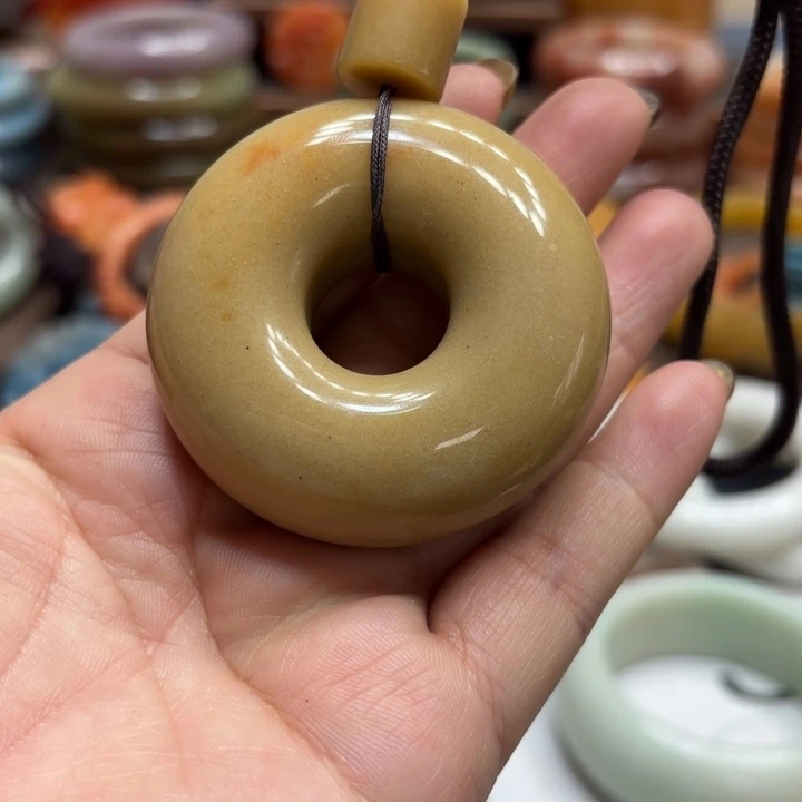 石英岩玉合金颈饰