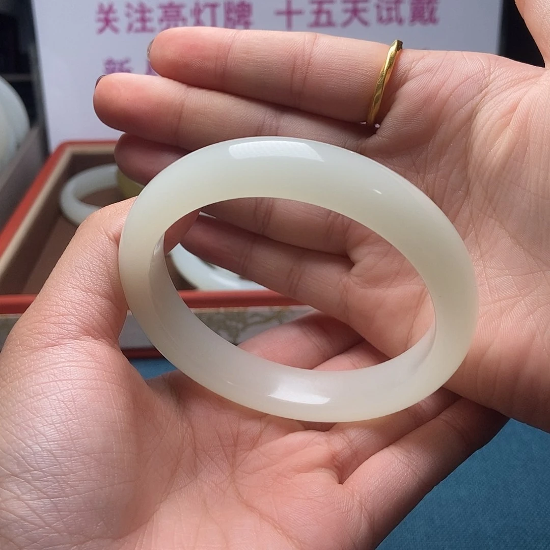 旭***光62圈口正圈手镯暖白色