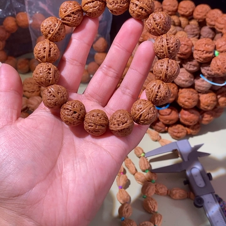 文玩核桃手串……33
