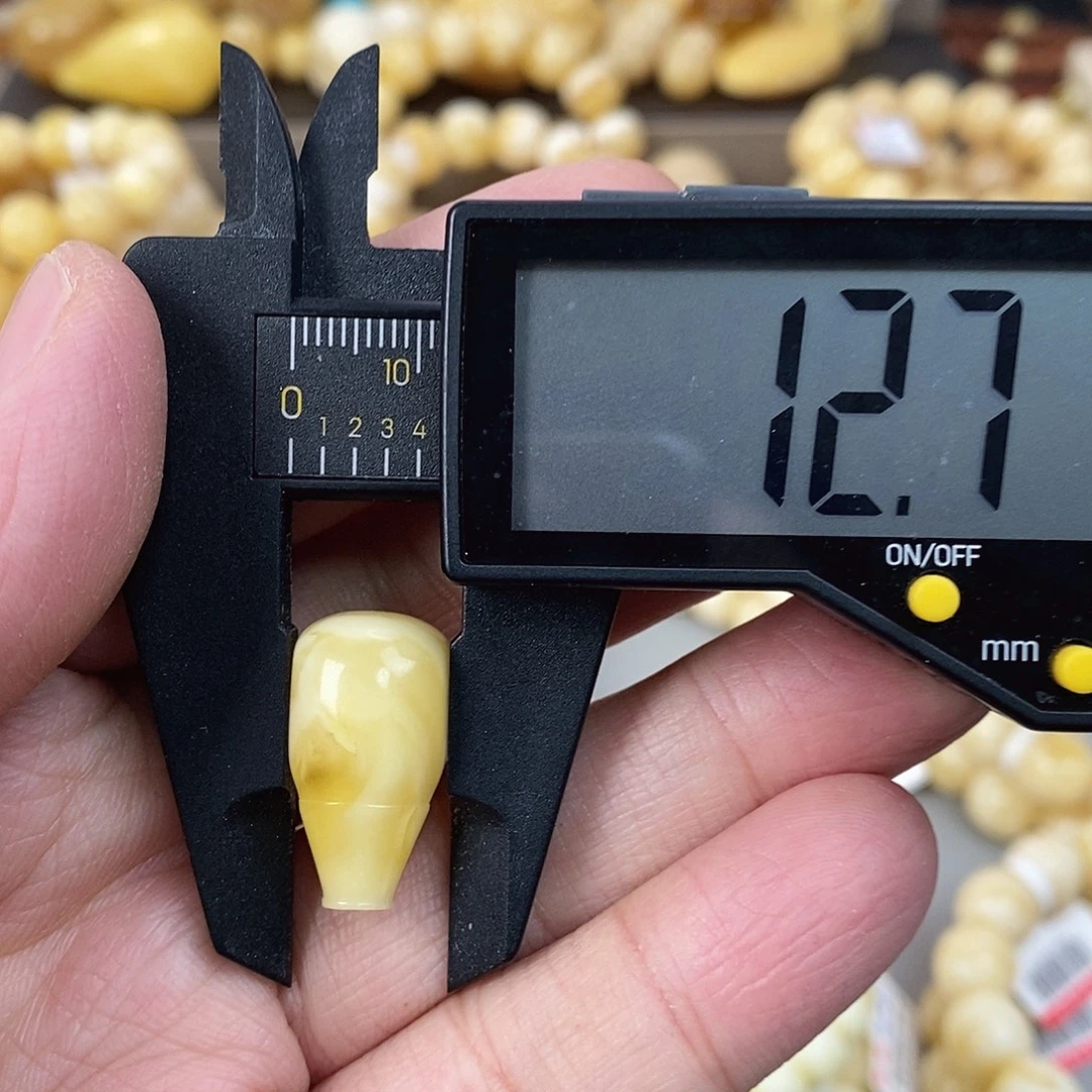 蜜蜡未镶嵌珠宝奇石2.3g