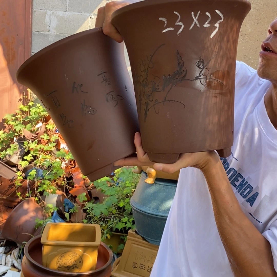 紫砂花盆紫砂艺术学院的学生