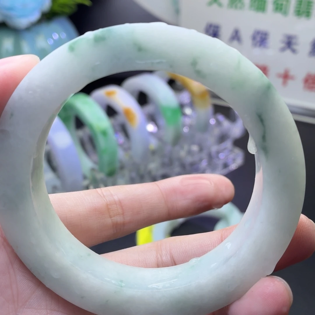 定制翡翠未镶嵌翡翠手镯飘花