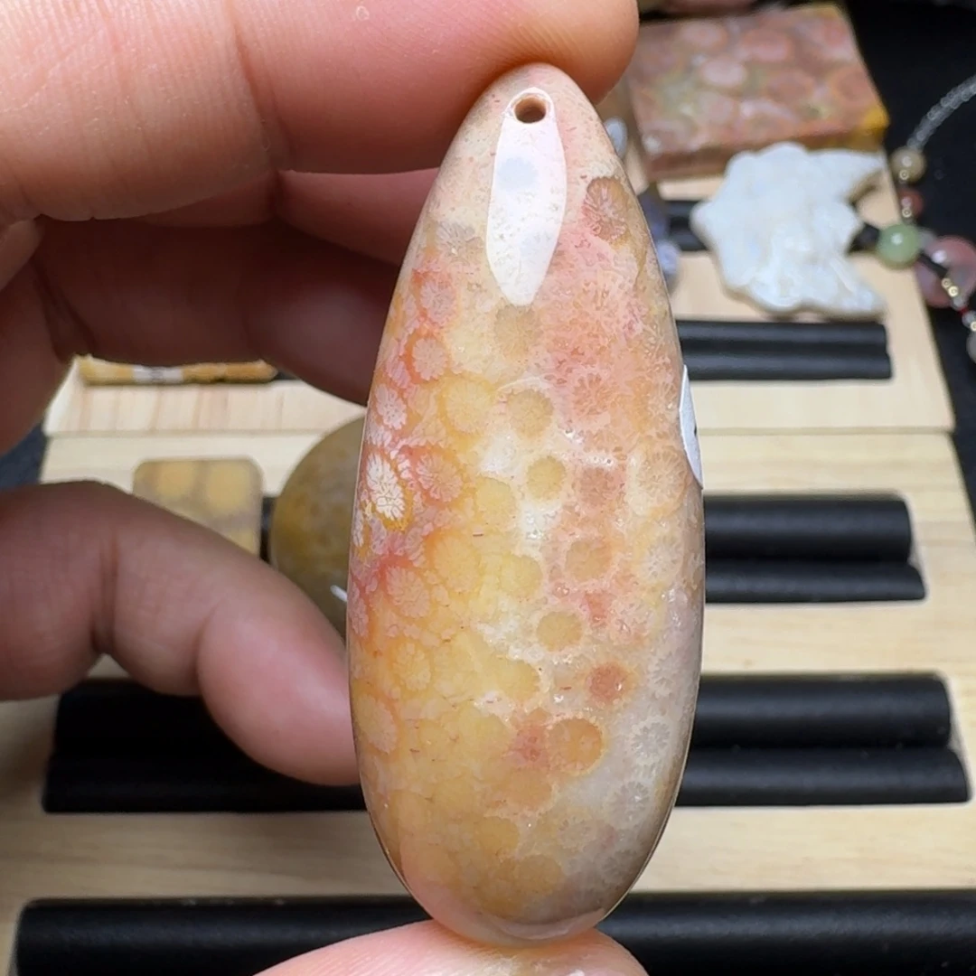未镶嵌纯天然色有机玉石保真色硅化玉