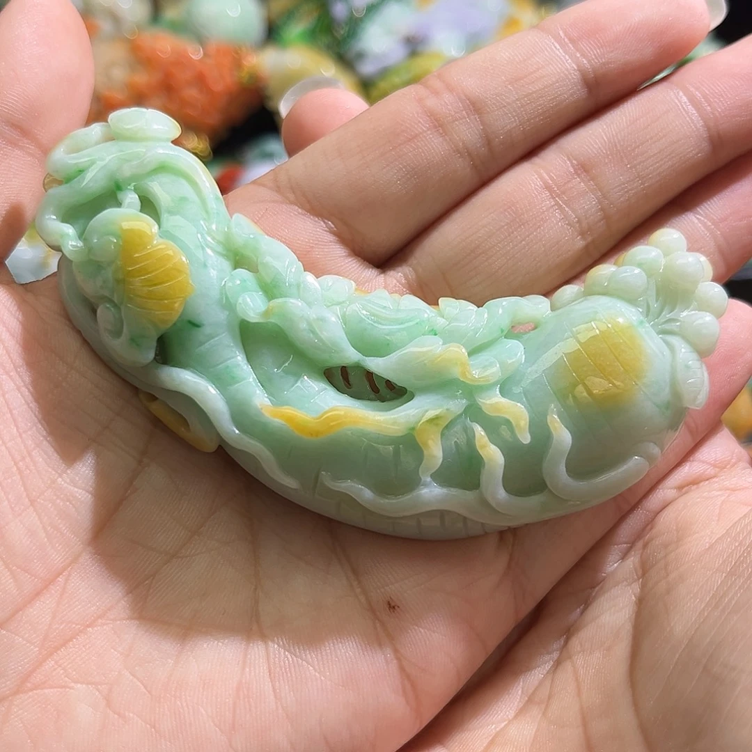 翡翠未镶嵌颈饰待编织