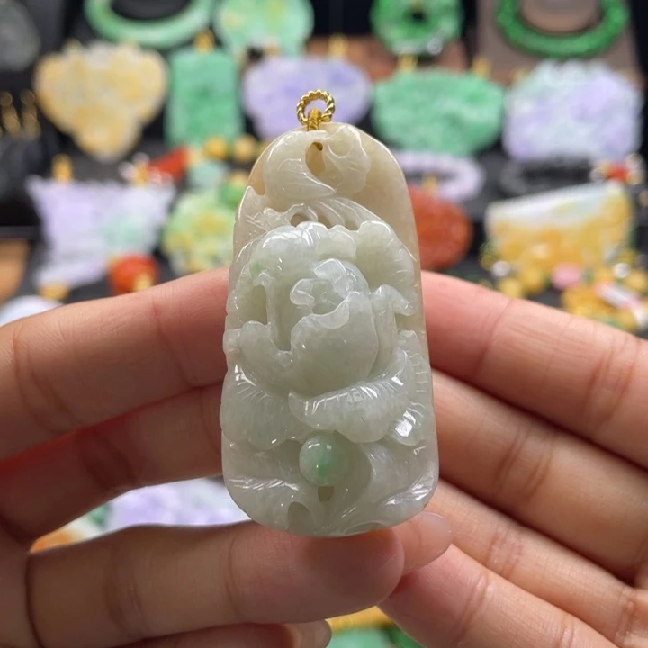 翡翠未镶嵌颈饰待编织