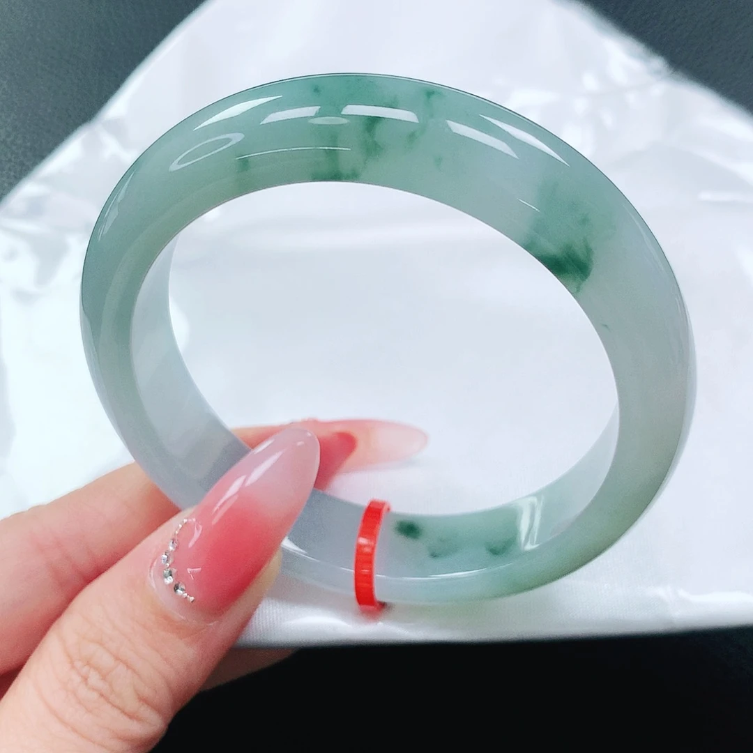 翡翠手镯未镶嵌55圈