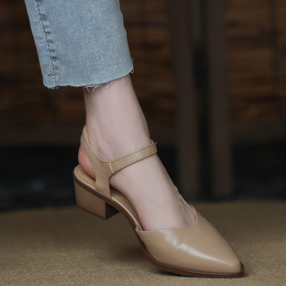 蜻蜒超软羊皮版包头凉鞋女尖头一字带中跟粗跟真皮百搭舒适妈妈鞋