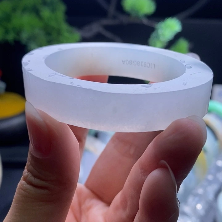 未镶嵌翡翠手镯定制翡翠