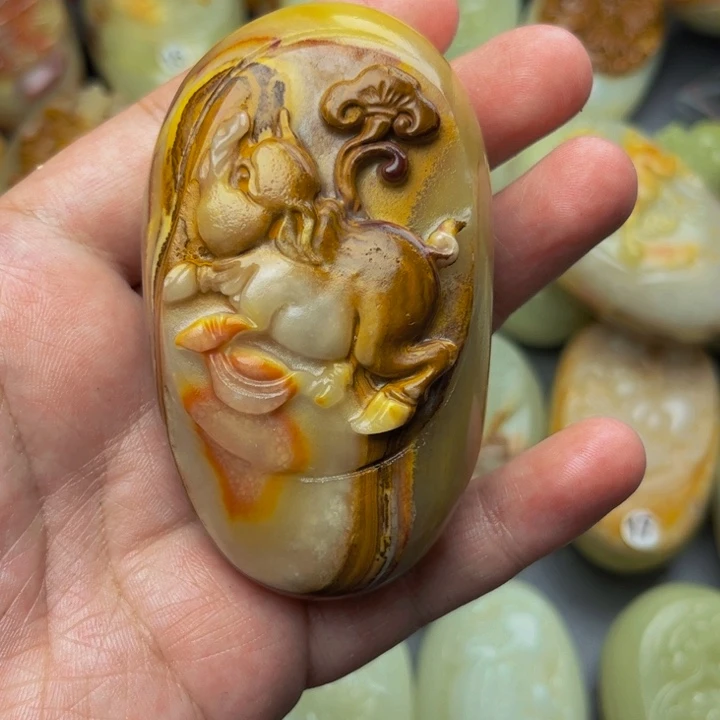 石材方解石手把件猪