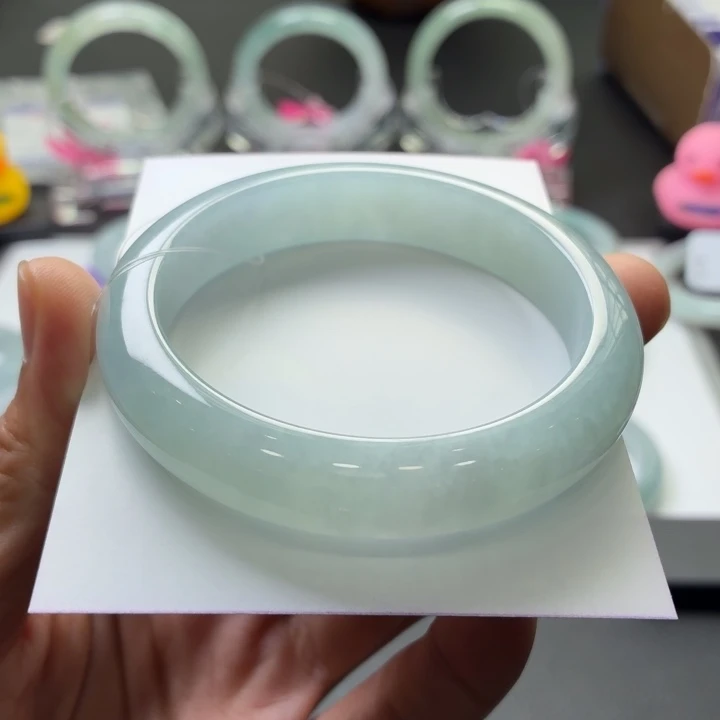 翡翠手镯未镶嵌翡翠手镯