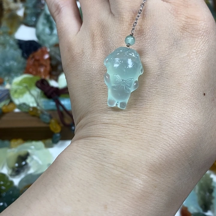 未镶嵌蛇纹石玉吊坠