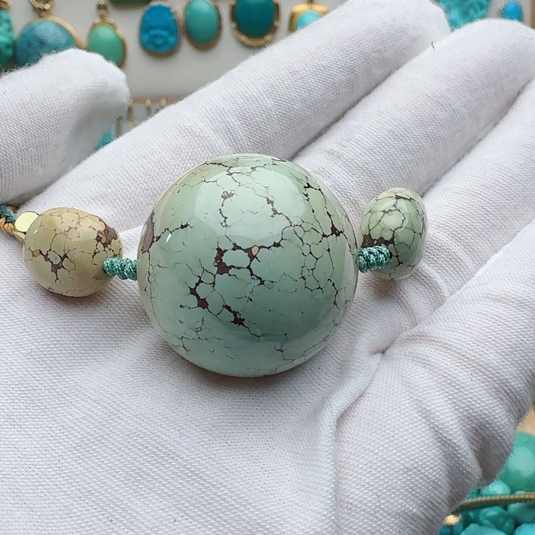 绿松石未镶嵌颈饰