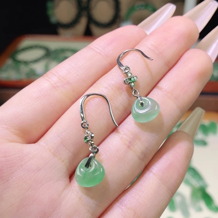 石英质玉（非洲翠）未镶嵌颈饰