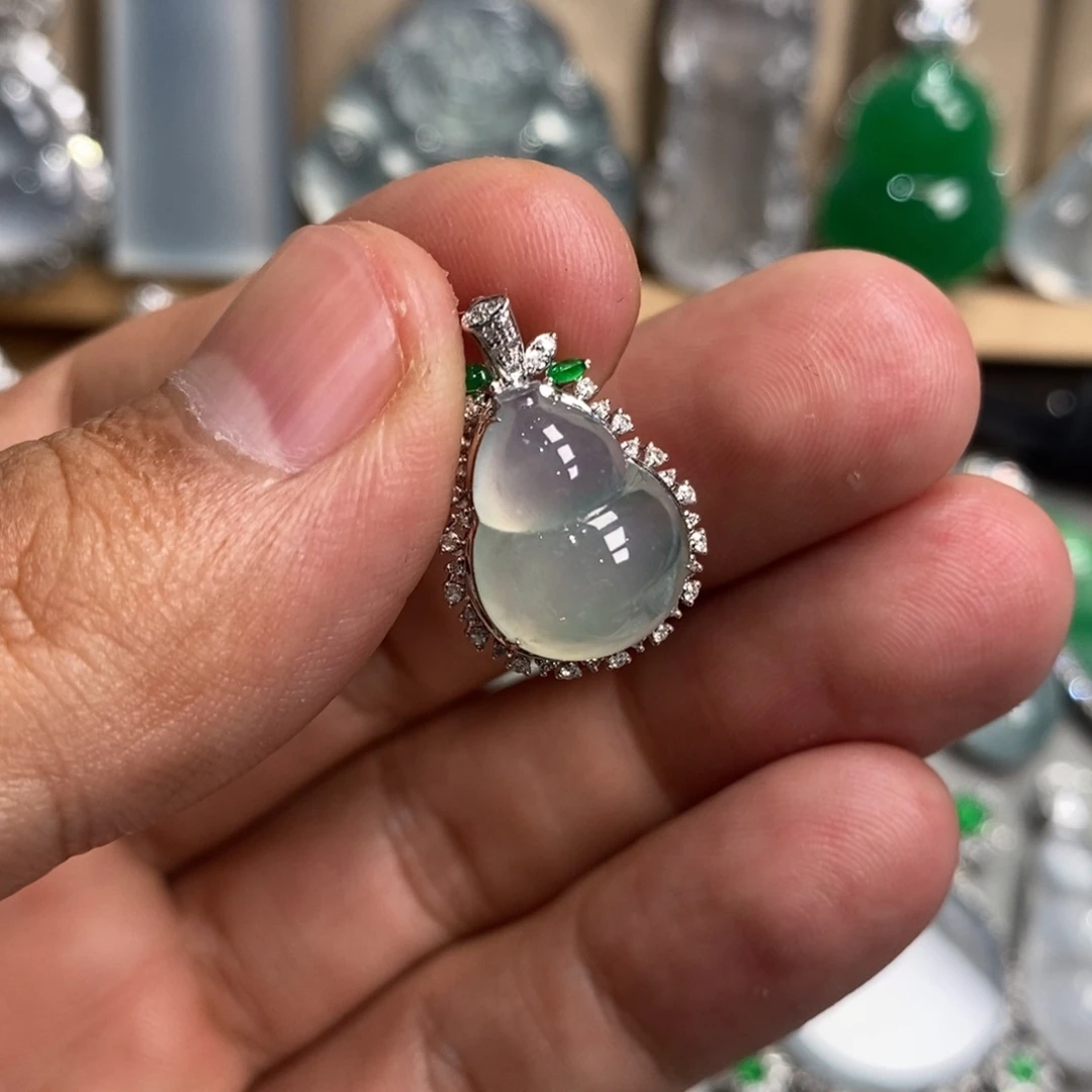 翡翠吊坠(不含链)18K金镶嵌