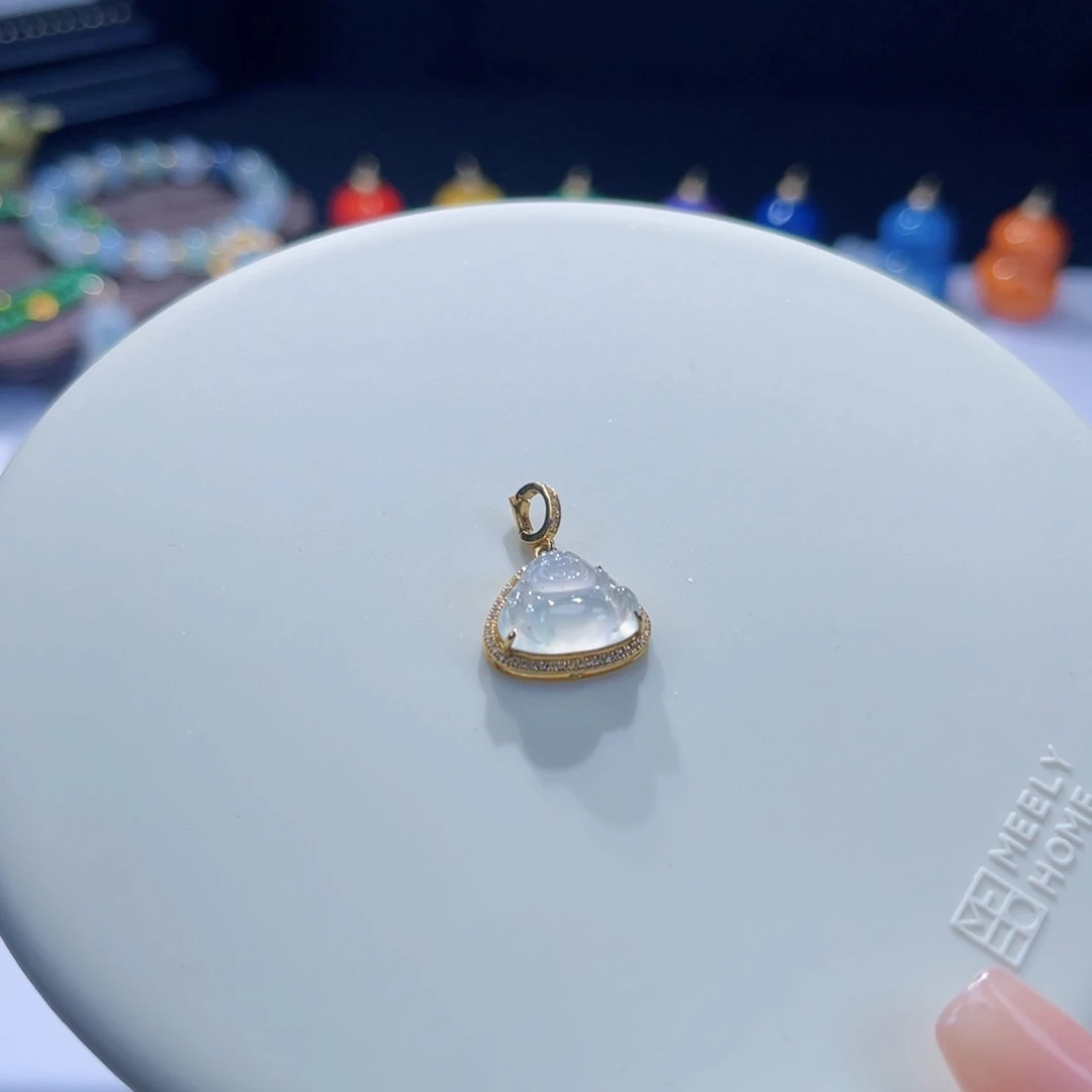 豚***圈翡翠18K金镶嵌吊坠(不含链)缅料佛公