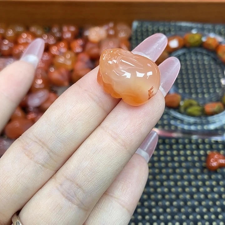 南红玛瑙未镶嵌颈饰貔貅