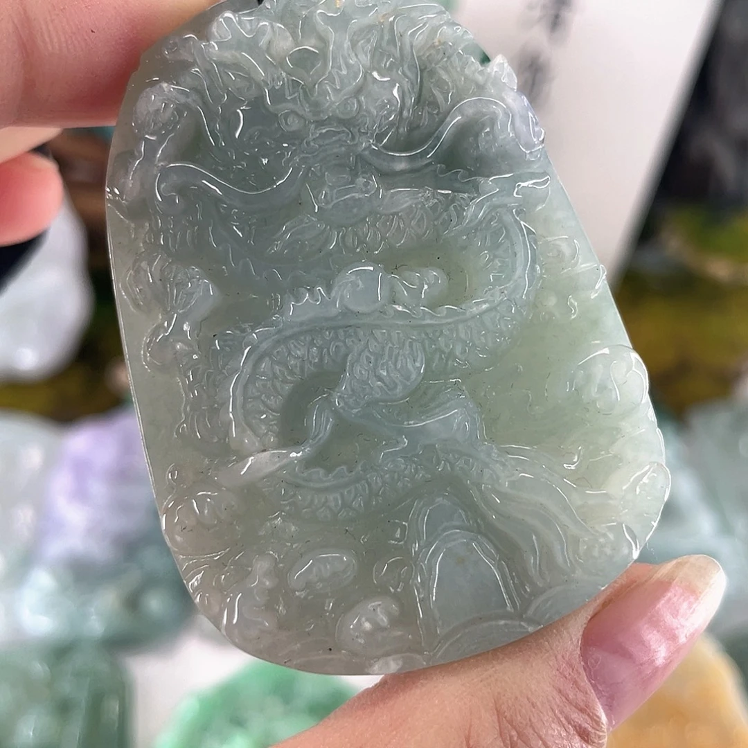 翡翠未镶嵌颈饰龙牌