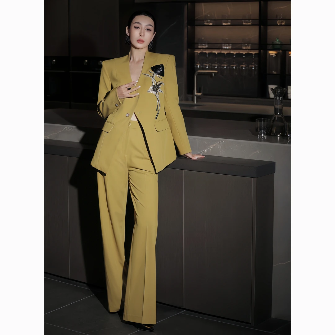 ZEROYK新中式国风职业工装高级感重工钉珠花朵西服微喇裤两件套