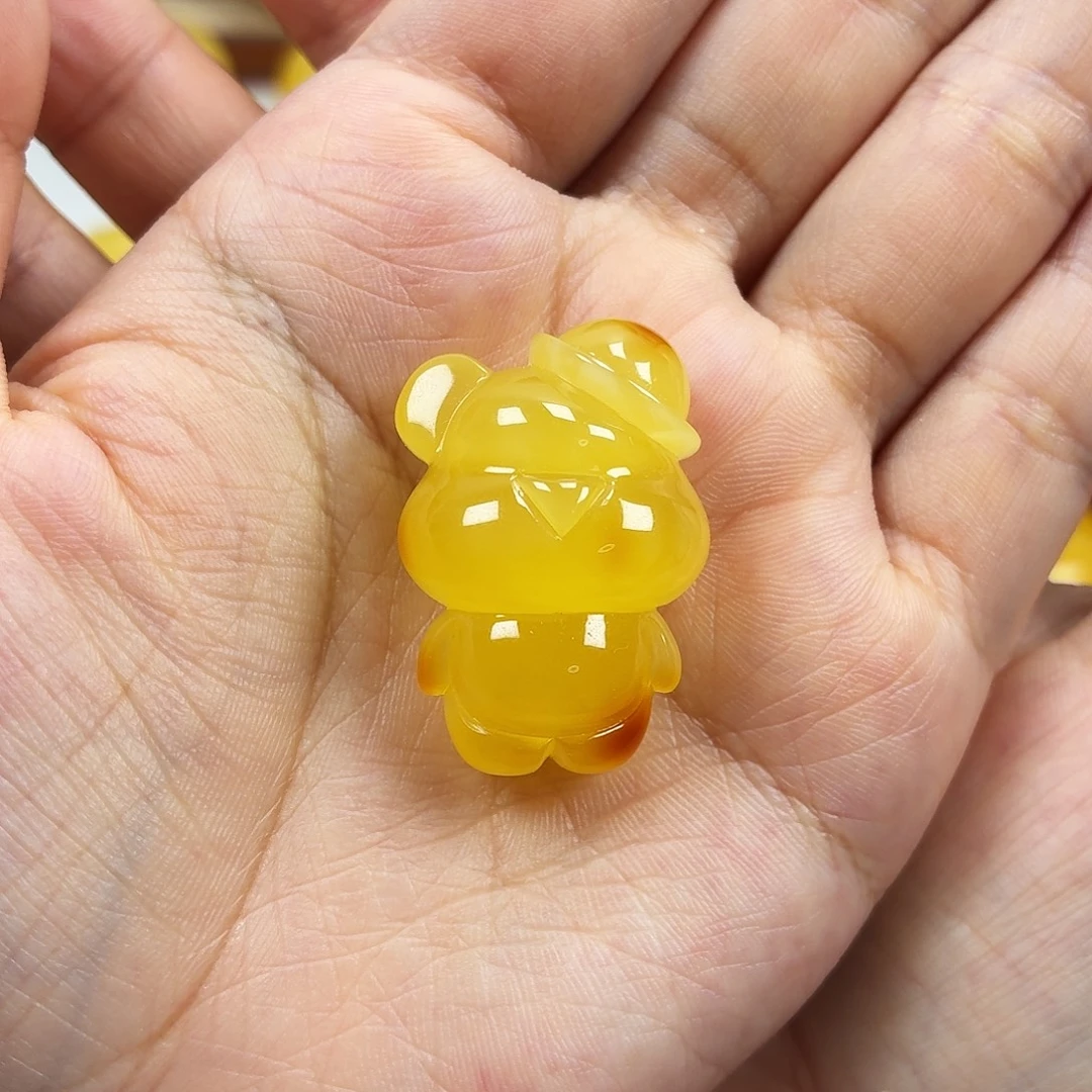 蜜蜡颈饰未镶嵌焦皮俏色小熊