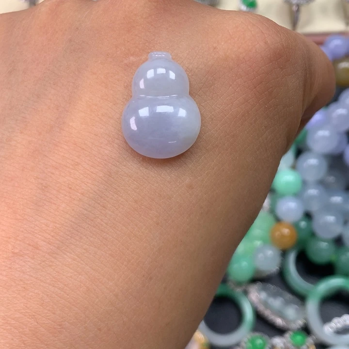 翡翠未镶嵌颈饰葫芦