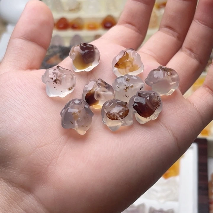 未镶嵌玛瑙草花趴趴兔/只玛瑙/玉髓