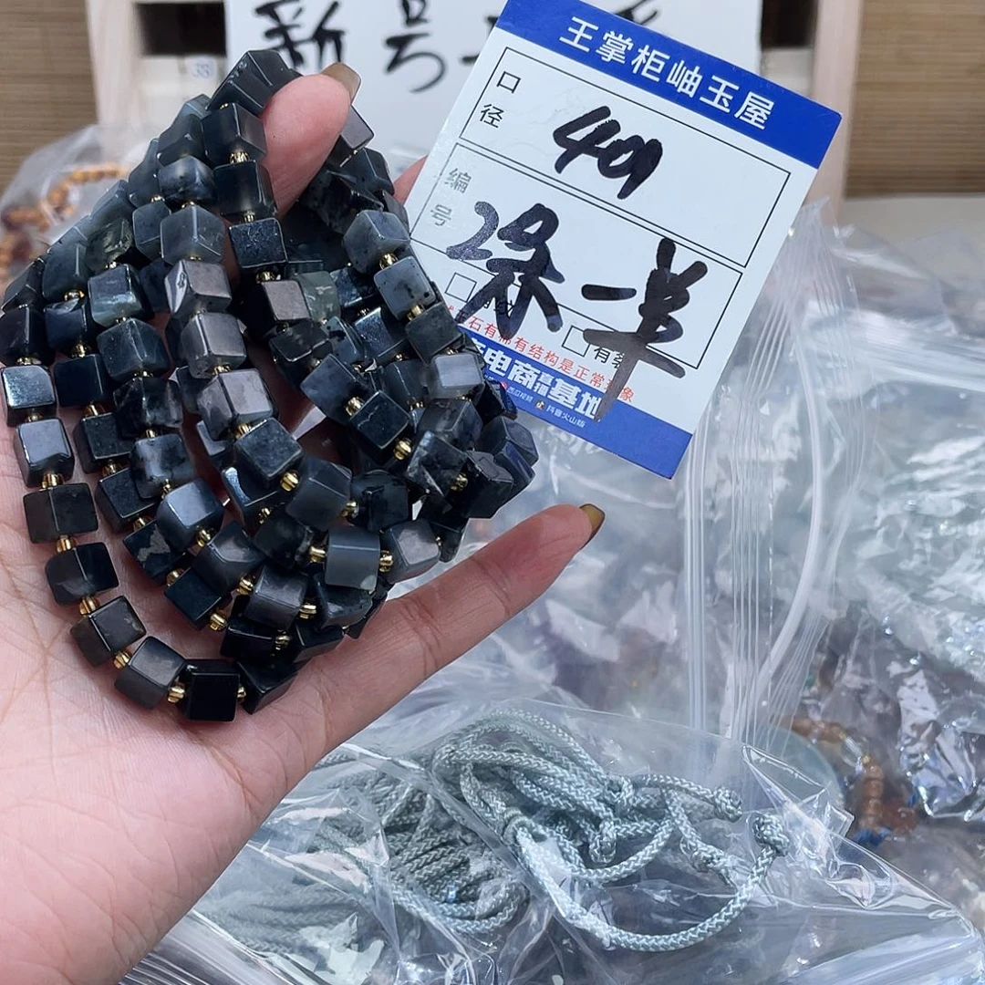 岫玉未镶嵌吊坠吊坠多样性，发一件