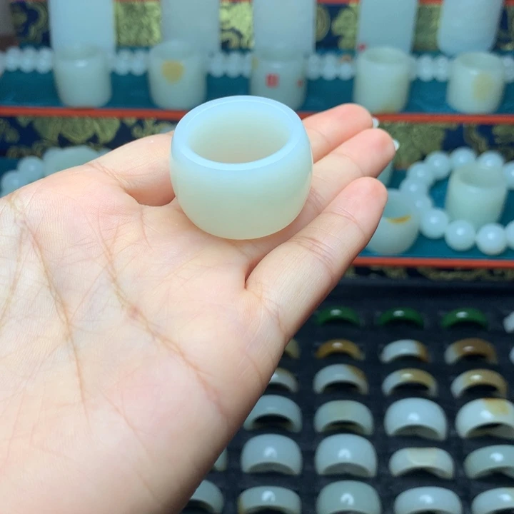 现***伪未镶嵌戒指和田玉