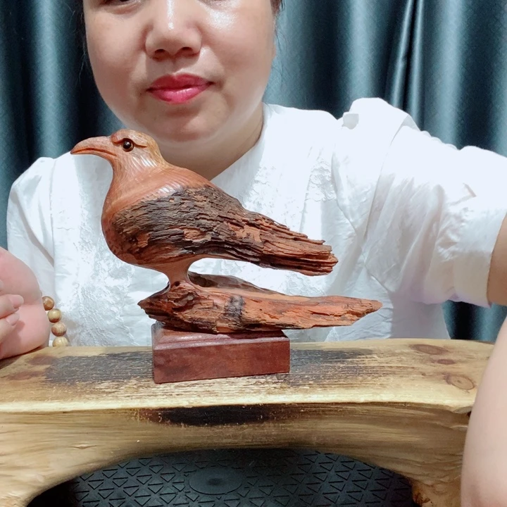 木单**哥百年树的设计风格