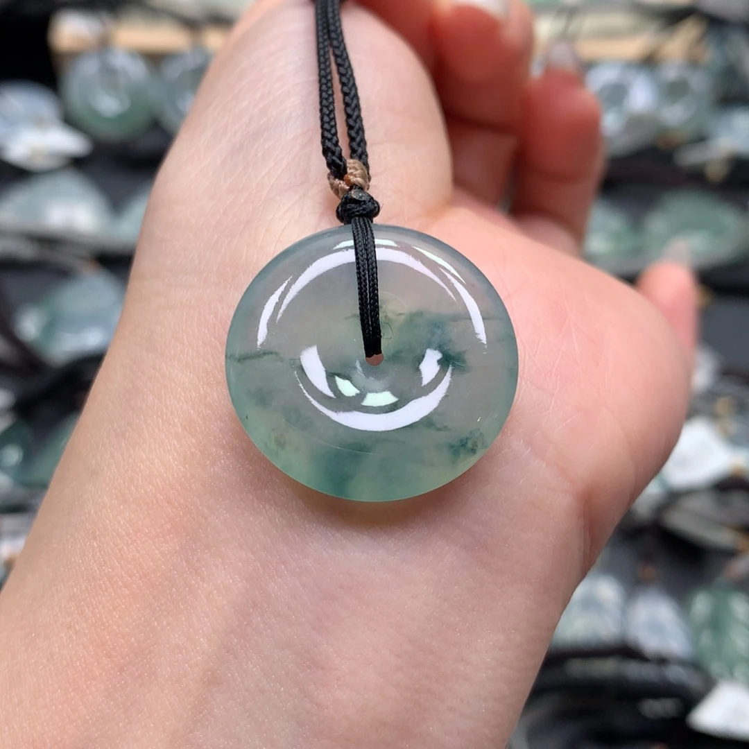 翡翠颈饰未镶嵌扣子