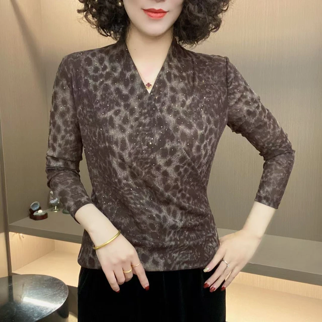 2025新款洋气交叉显瘦V领时尚长袖百搭修身印花妈妈装打底衫9968