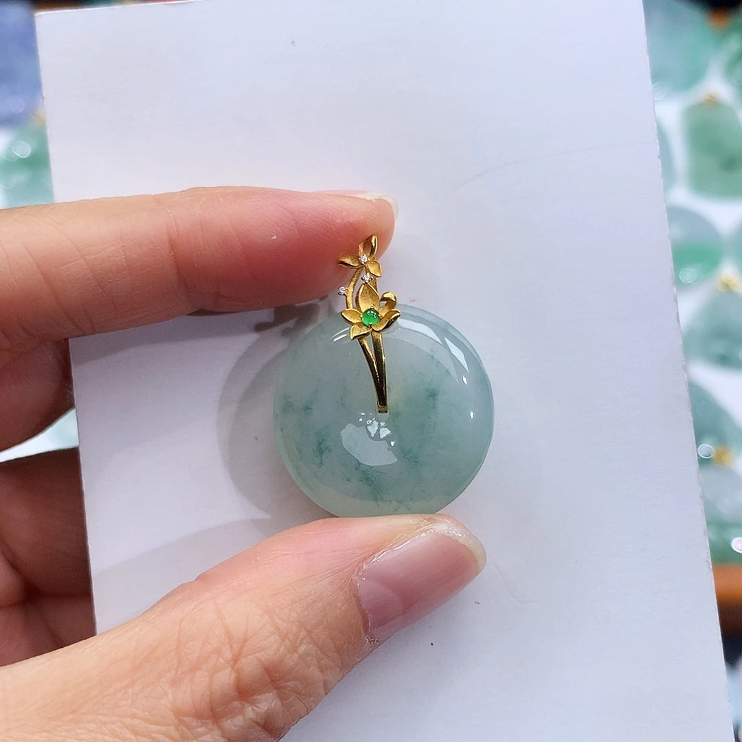 翡翠18K金镶嵌颈饰翡翠吊坠