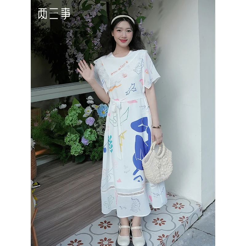 两三事 光合印记森女风蕾丝拼接斜边翻领印花连衣裙S25XLY562