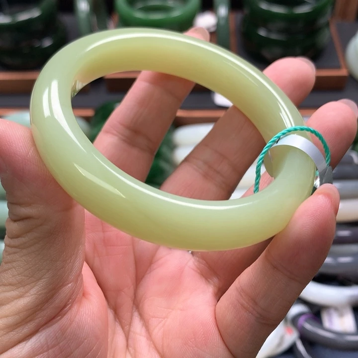 【闪购商品】未镶嵌手镯和田玉18