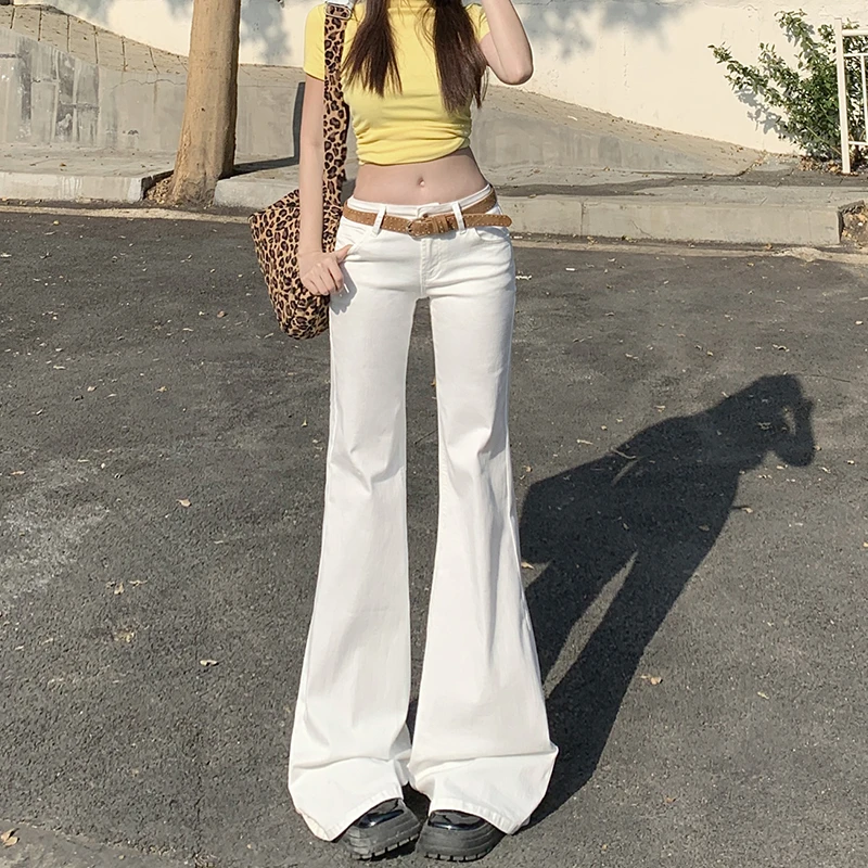 白色低腰微喇牛仔裤女春2025新爆款网红辣妹显瘦弹力马蹄喇叭裤子