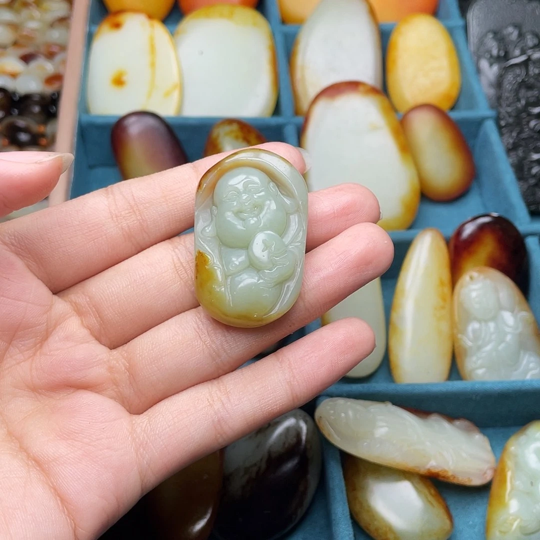 佛***爷和田玉未镶嵌颈饰