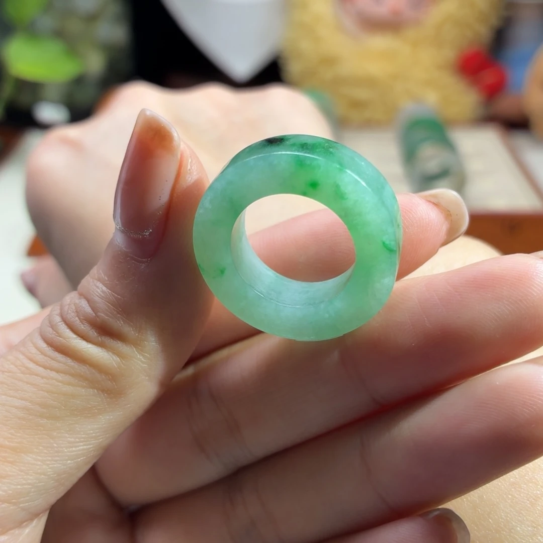 未镶嵌定制翡翠一****j美美嘟绿底瓜皮12圈圆戒