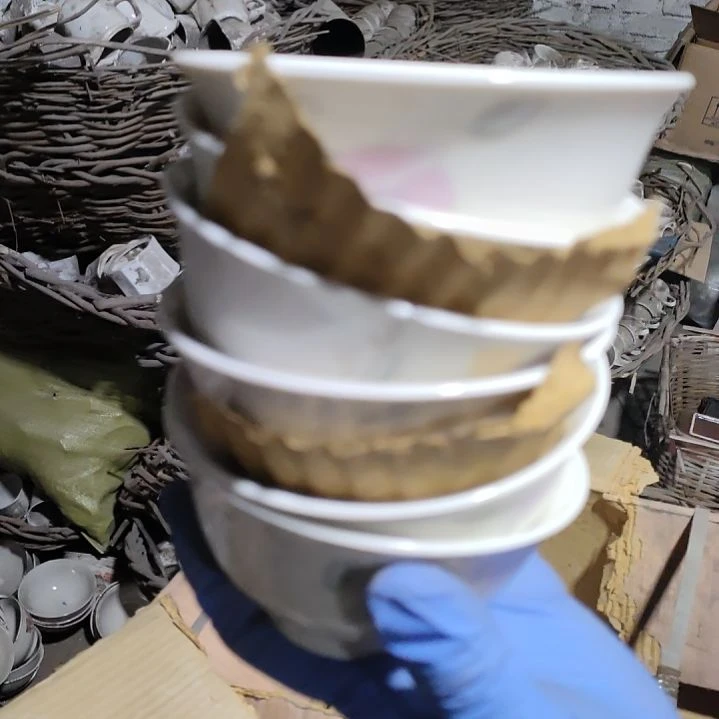 摆件盘子碗茶壶啥都有