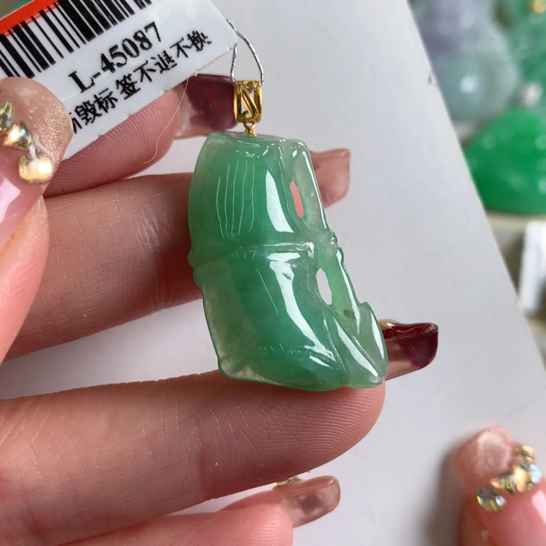 翡翠吊坠(不含链)18K金镶嵌