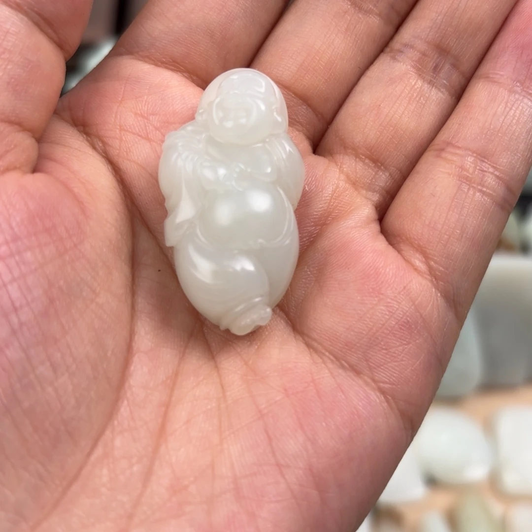 单***循和田玉未镶嵌颈饰