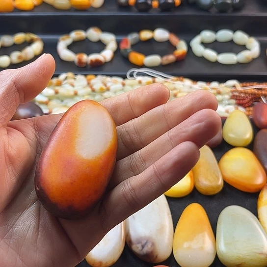 八***文和田玉未镶嵌颈饰