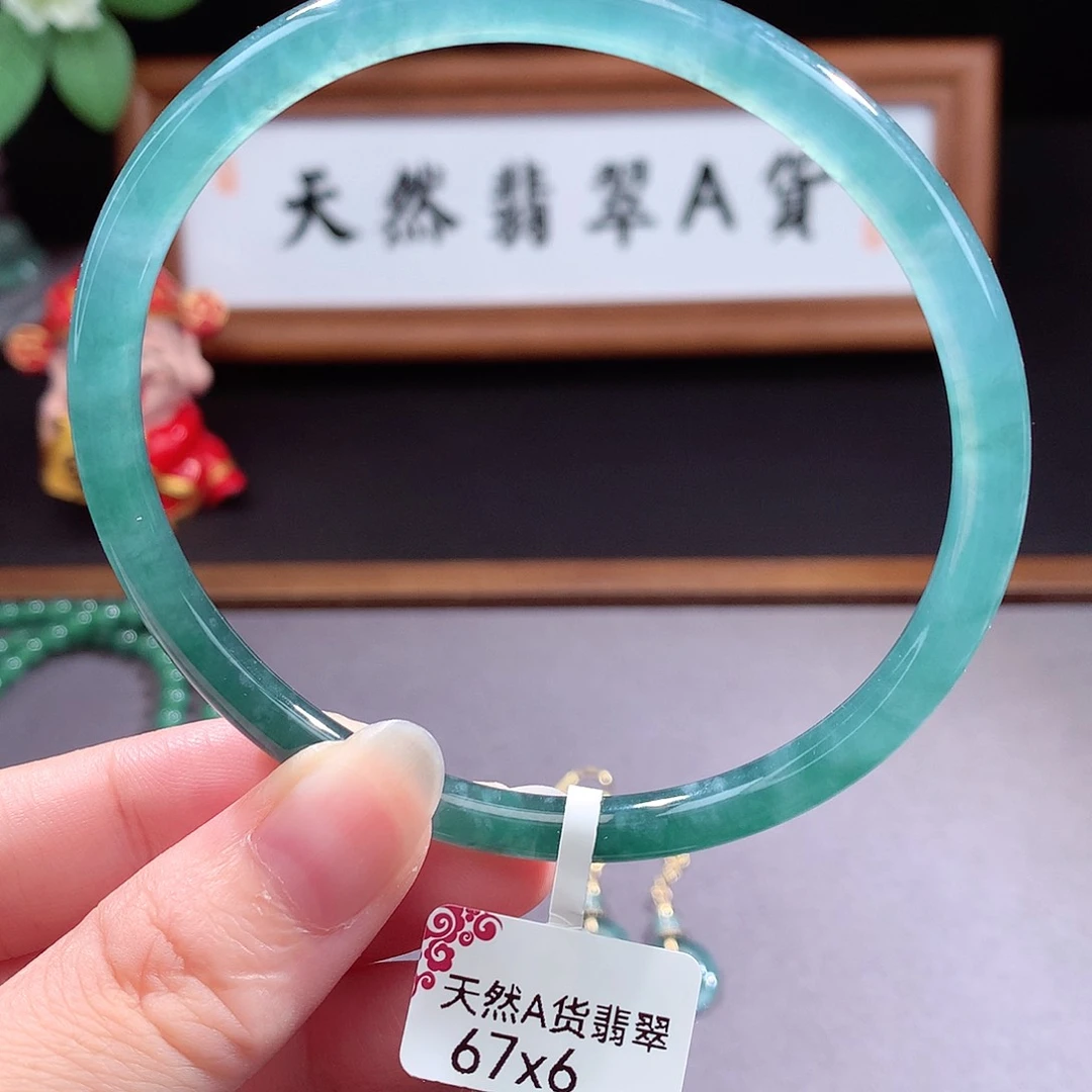 未镶嵌手镯（圆镯）翡翠