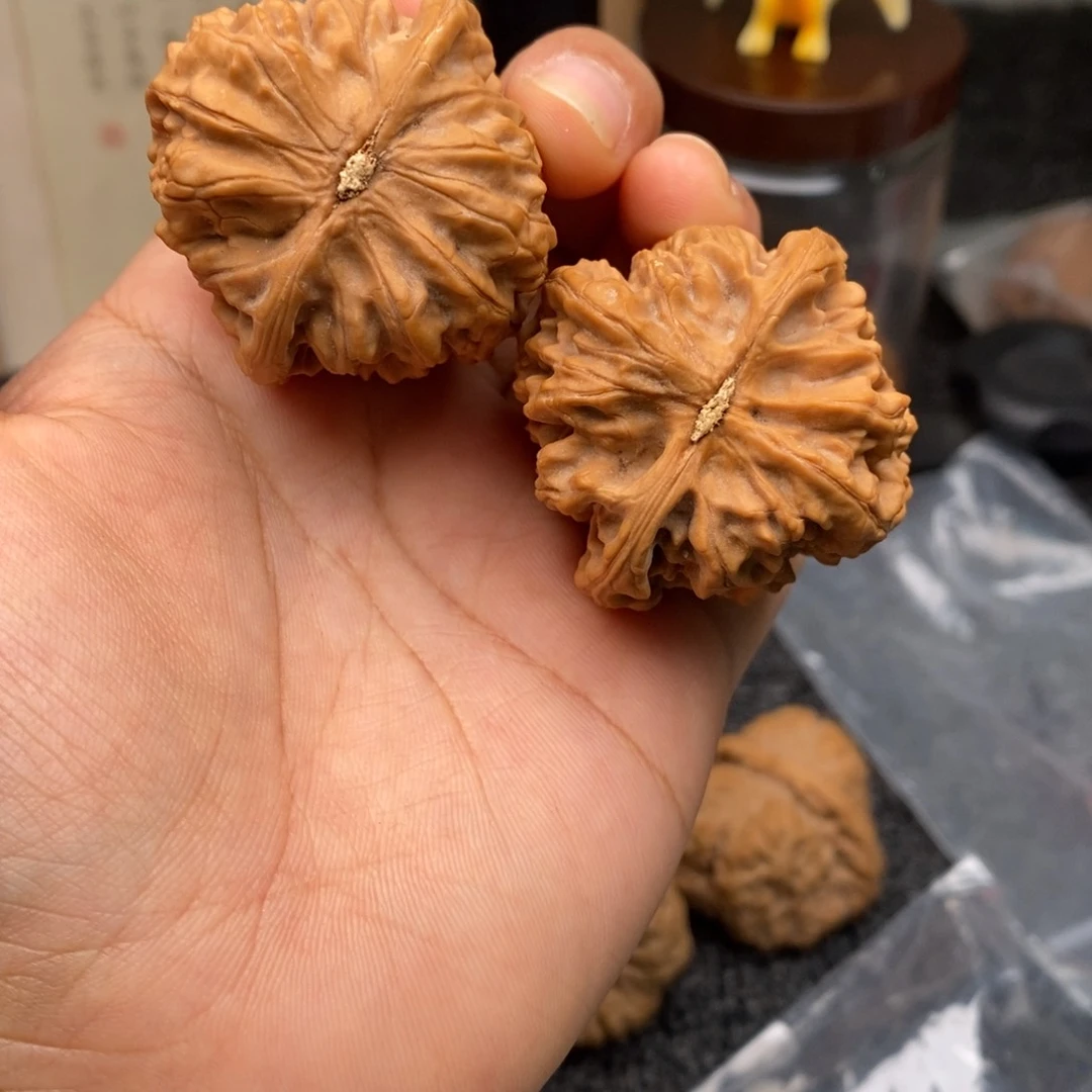 文玩核桃把件40鸡心