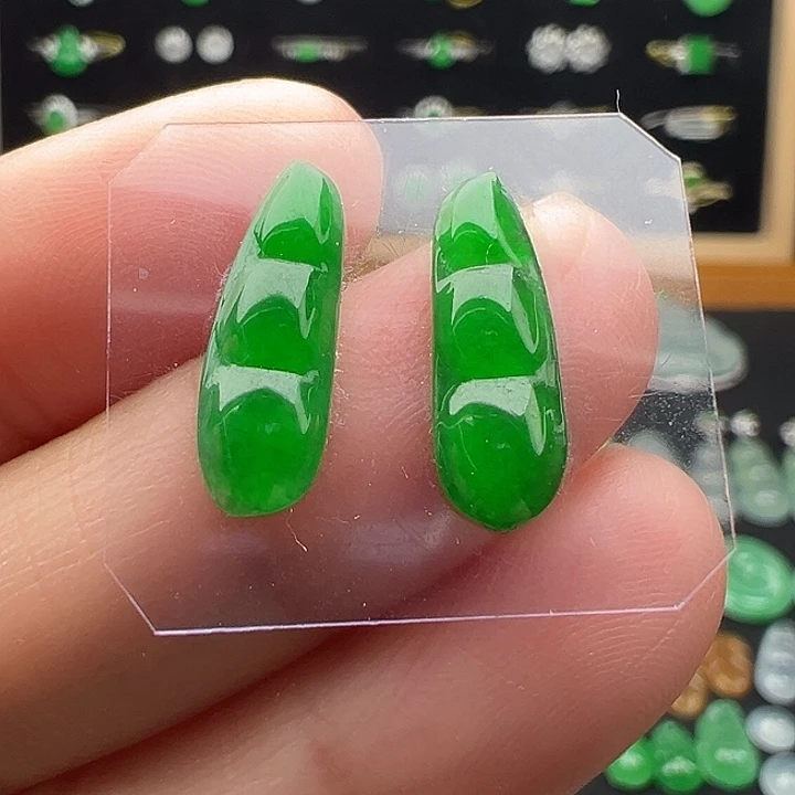 翡翠未镶嵌颈饰豆