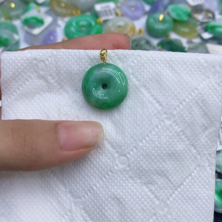 翡翠18K金镶嵌颈饰11111111111
