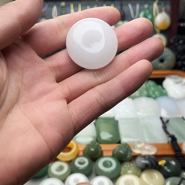 石英质玉（金丝玉）合金颈饰平安扣